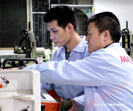 东莞市马驰科立式包胶模具加工