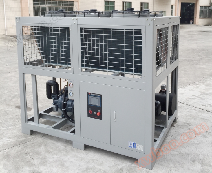 140HP air-cooled screw chiller with dual compressors