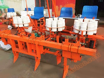 Traction type three row peony transplanter