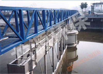 Peripheral transmission scraper/suction mud machine