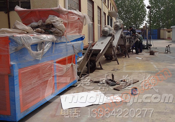 Crushing and cleaning machine