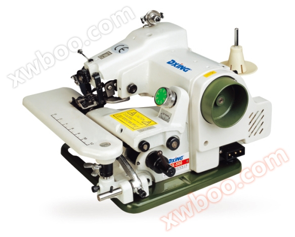 Mörksömmaskiner på bordet