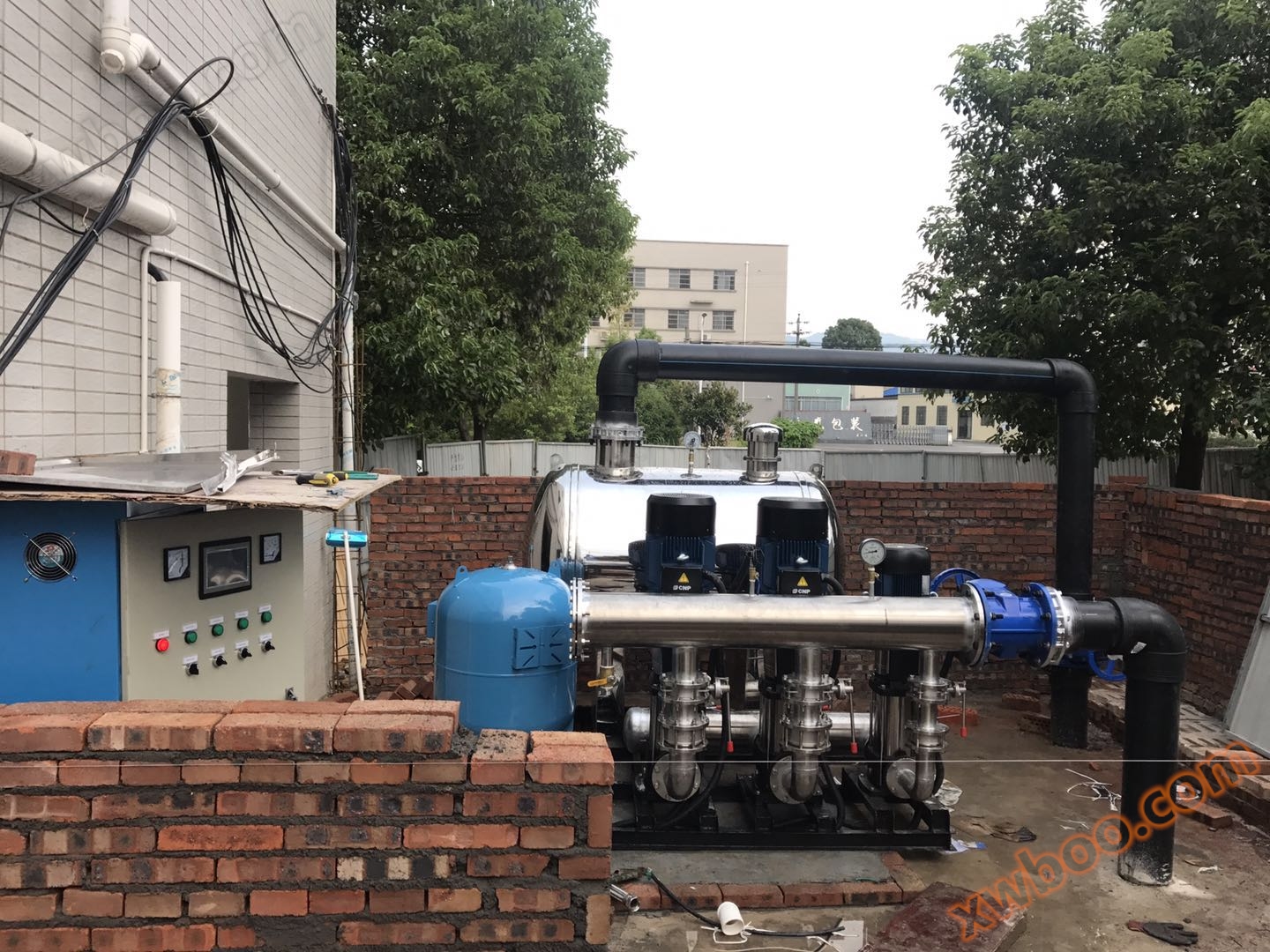 The school's water supply pipe does not have negative pressure water supply