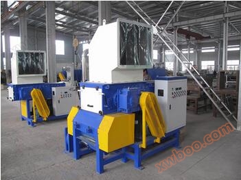 Waste plastic shredder