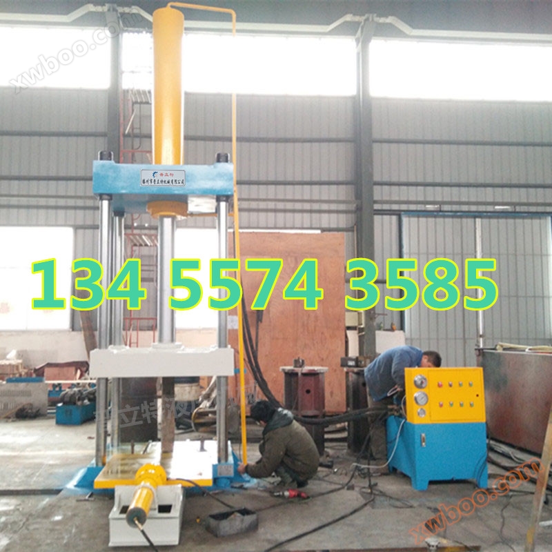 Trong kho cung cấp máy ép thủy lực nhỏ