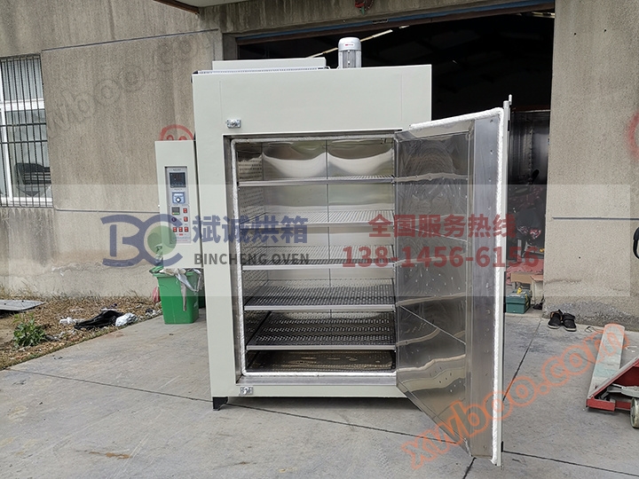 Ofen zur Wärmebehandlung mit Formfedern