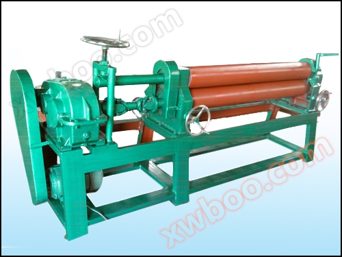 Máquina de enrollado lateral de tres rodillos